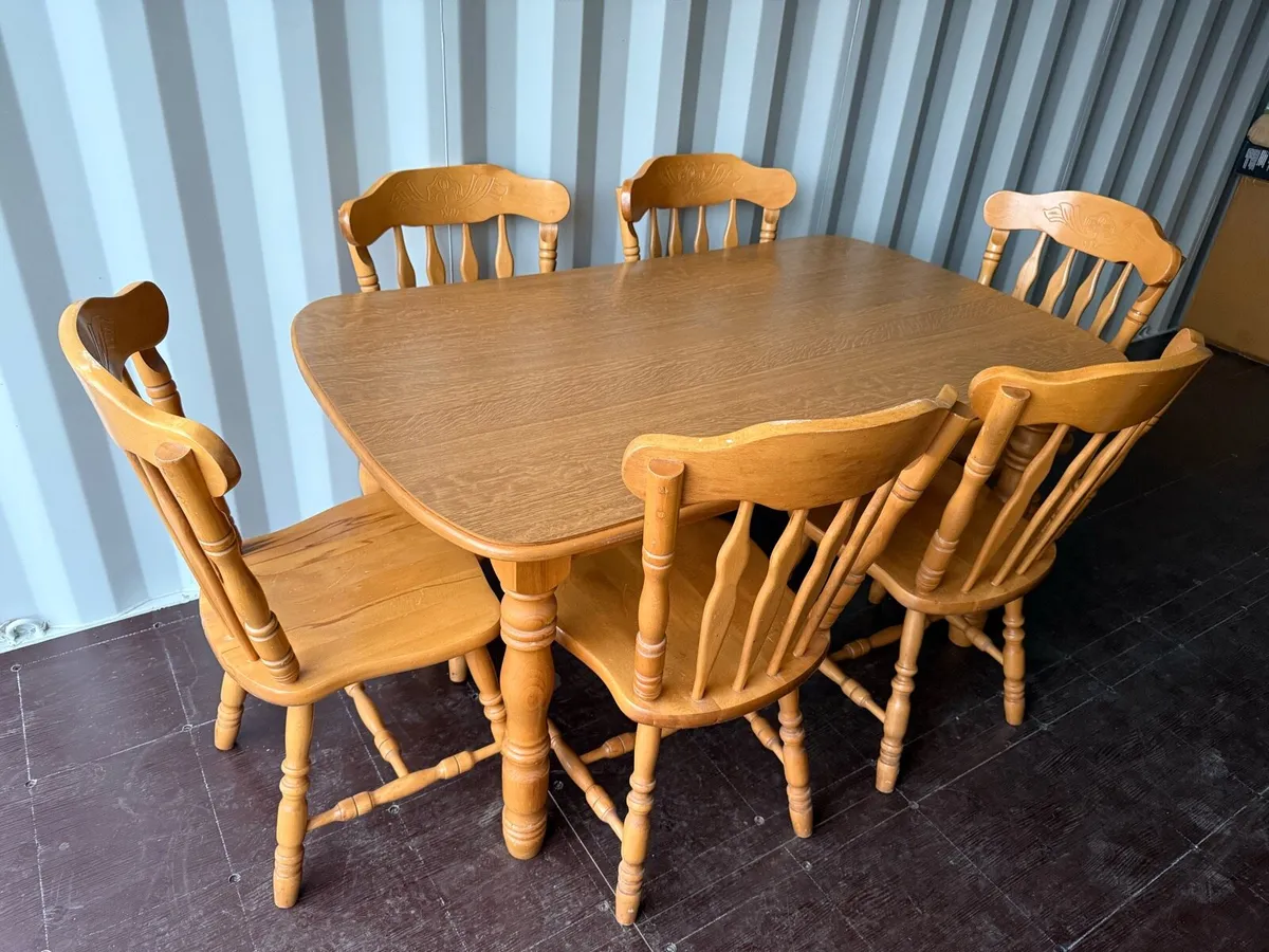 Dining Room / Kitchen Table & 6 Chairs - Image 1