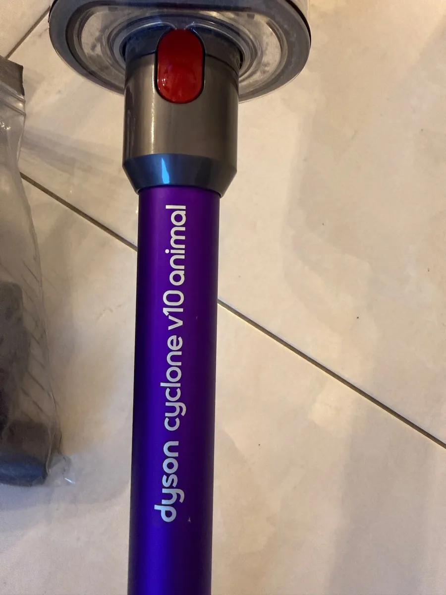 Dyson v10 animal Hoover - Image 1