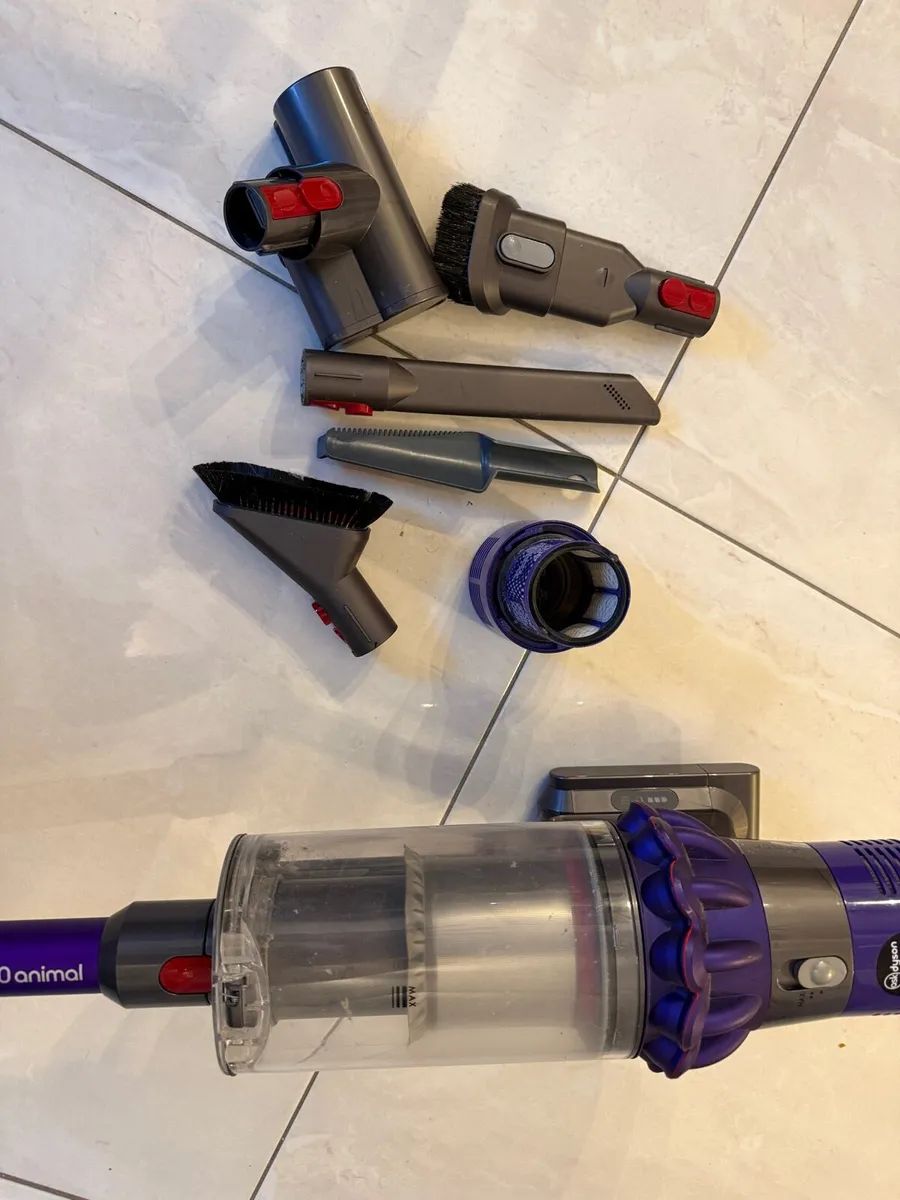 Dyson v10 animal Hoover - Image 2