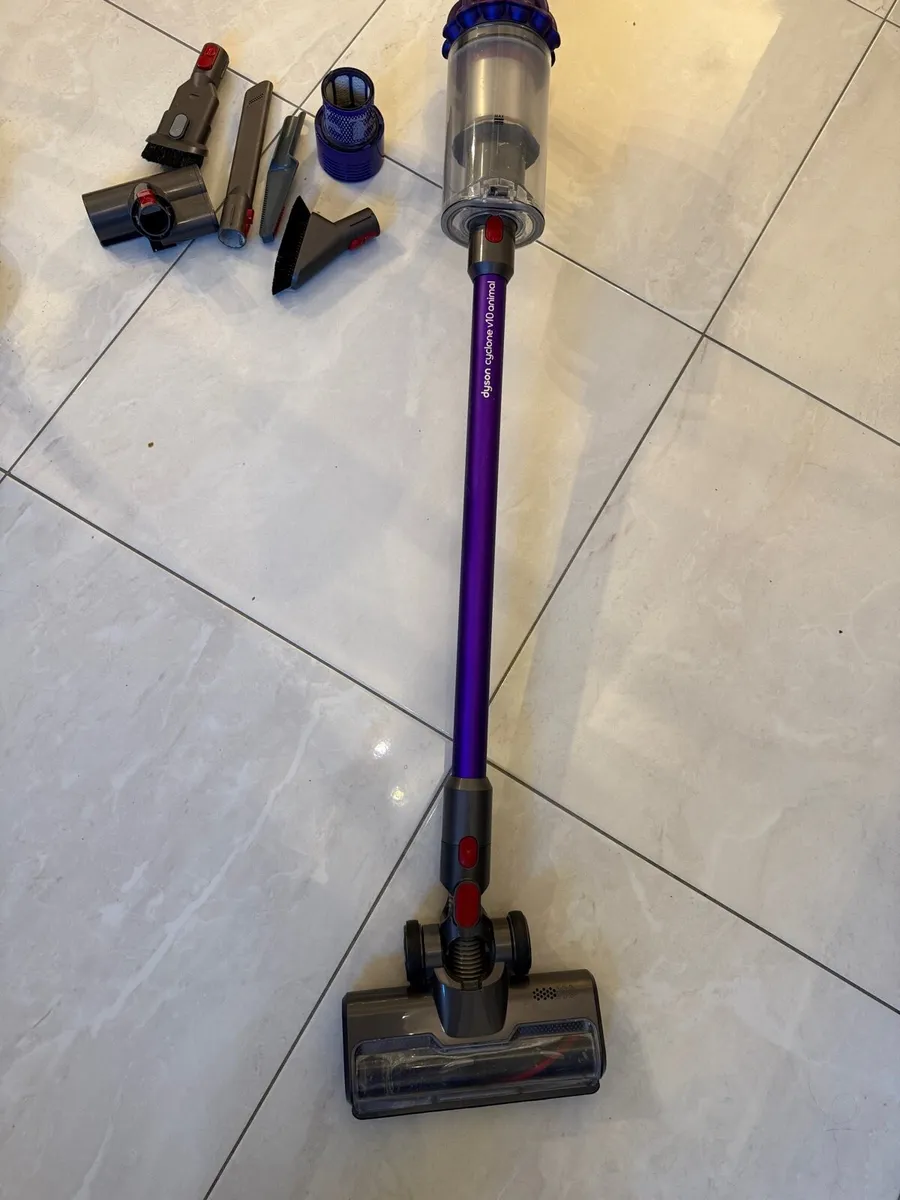 Dyson v10 animal Hoover - Image 3