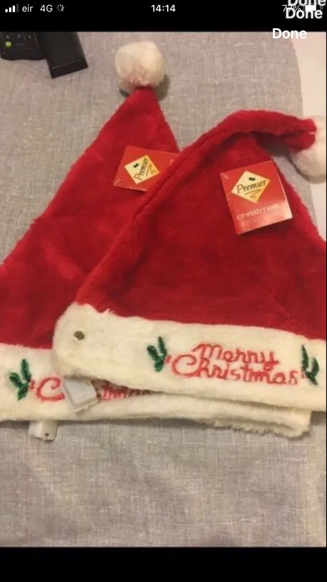 Xmas hats €4 each - Image 1