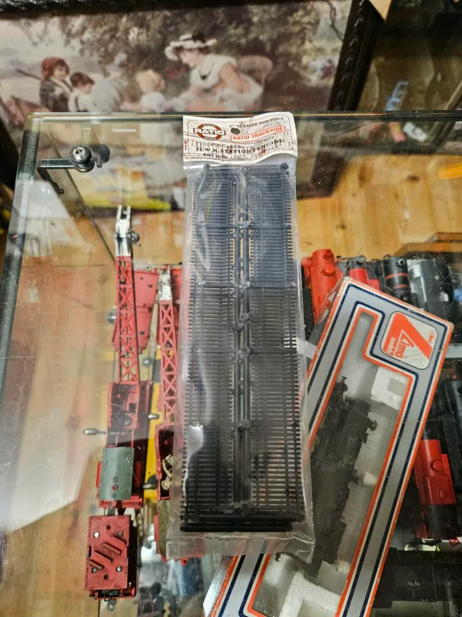 Hornby Ratio Station Fencing - Image 1