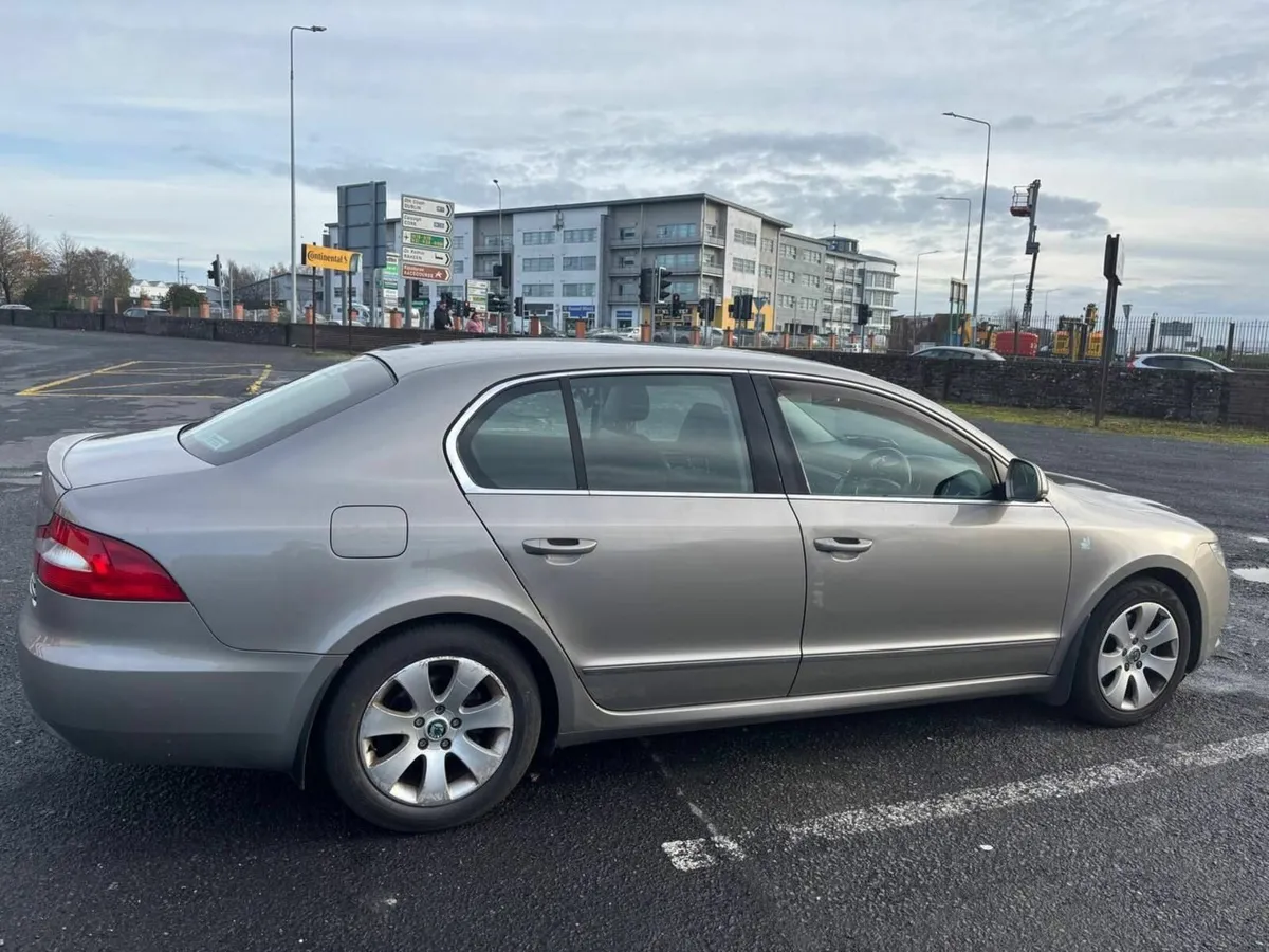 Skoda Superb 2011 - Image 1