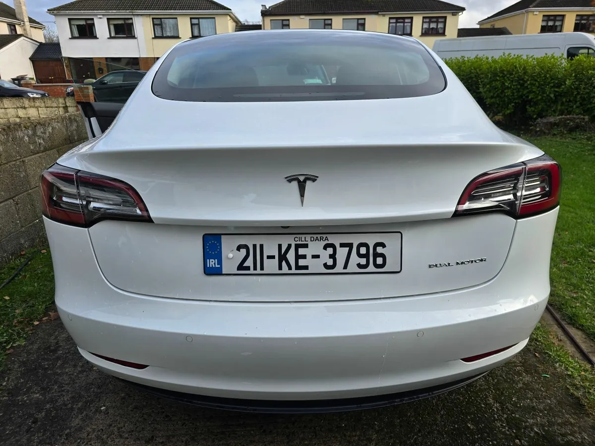 Tesla Model 3 2021 - Image 4