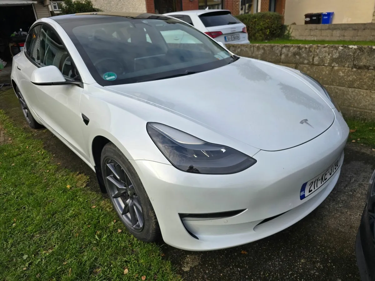 Tesla Model 3 2021 - Image 2