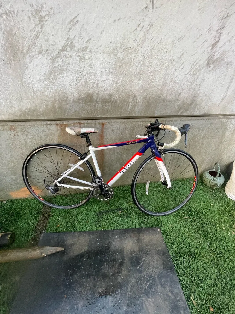 Bradley Wiggins kids size racing bike - Image 1