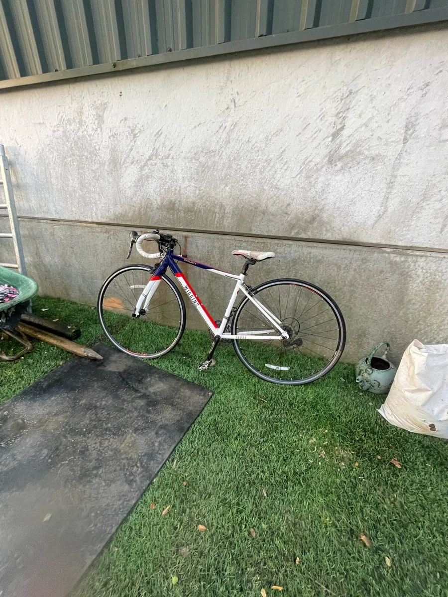 Bradley Wiggins kids size racing bike - Image 4