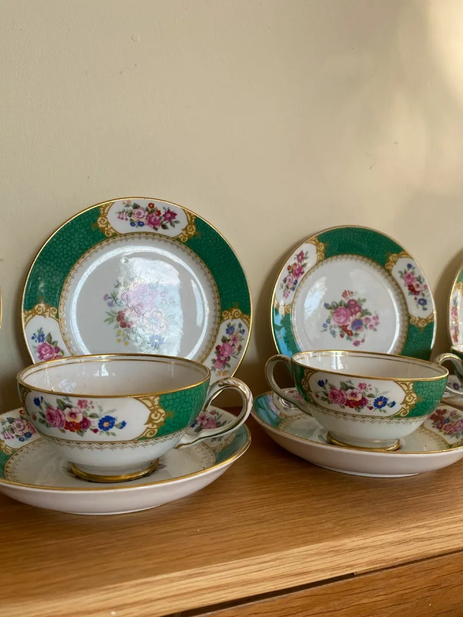 Thomas Goode & Co by Royal Appointment Plates Cups - Image 1