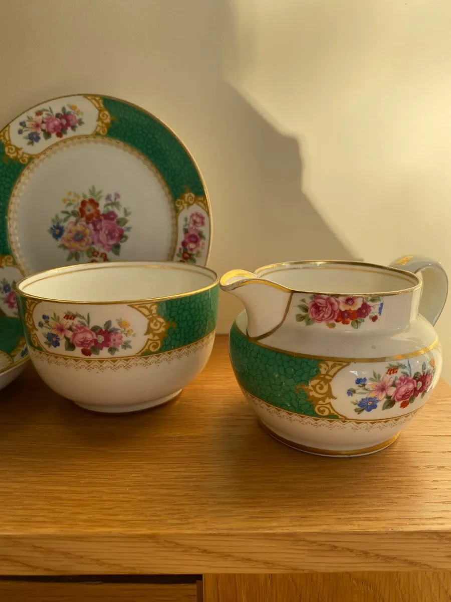 Thomas Goode & Co by Royal Appointment Plates Cups - Image 2