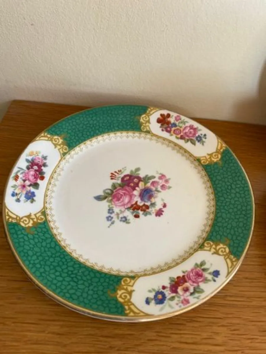 Thomas Goode & Co by Royal Appointment Plates Cups - Image 3