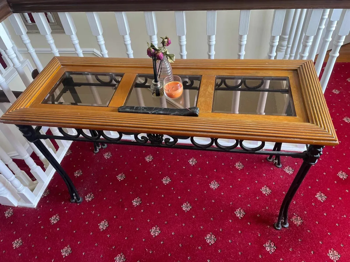 2 couches,  €800    2 tables   €100 - Image 3