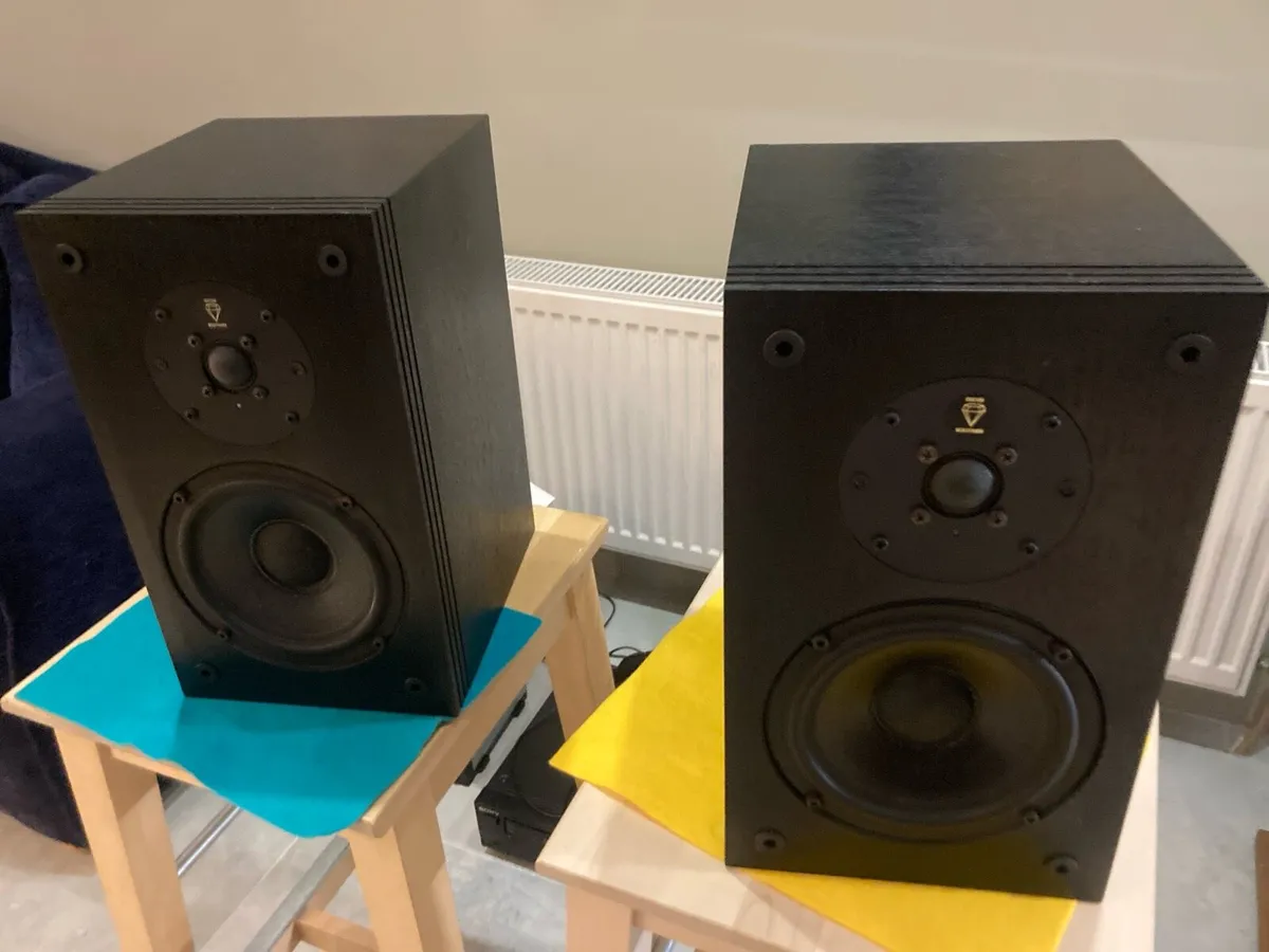 Diesis Solitaire Stereo Speakers - Image 1