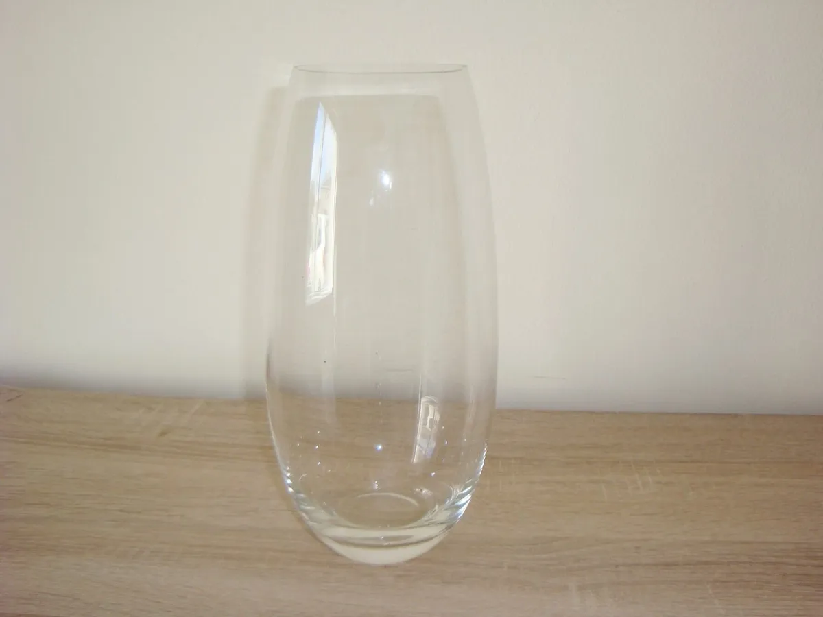 Clear glass vase - Image 1