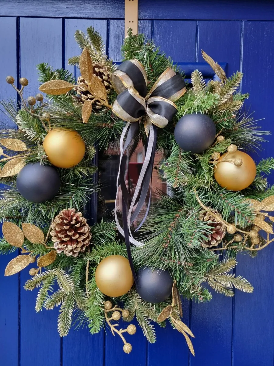 Gold and black Christmas wreath 45cm - NEW - Image 1