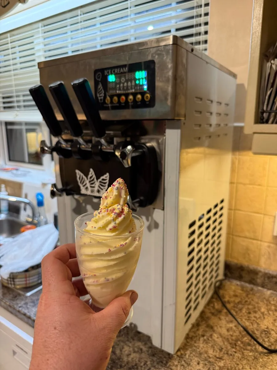 🍦 Ice Cream Machine – Like New! 🍦 - Image 1