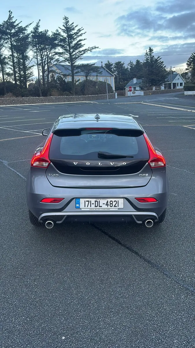 Volvo V40 D2 R Design - Image 2