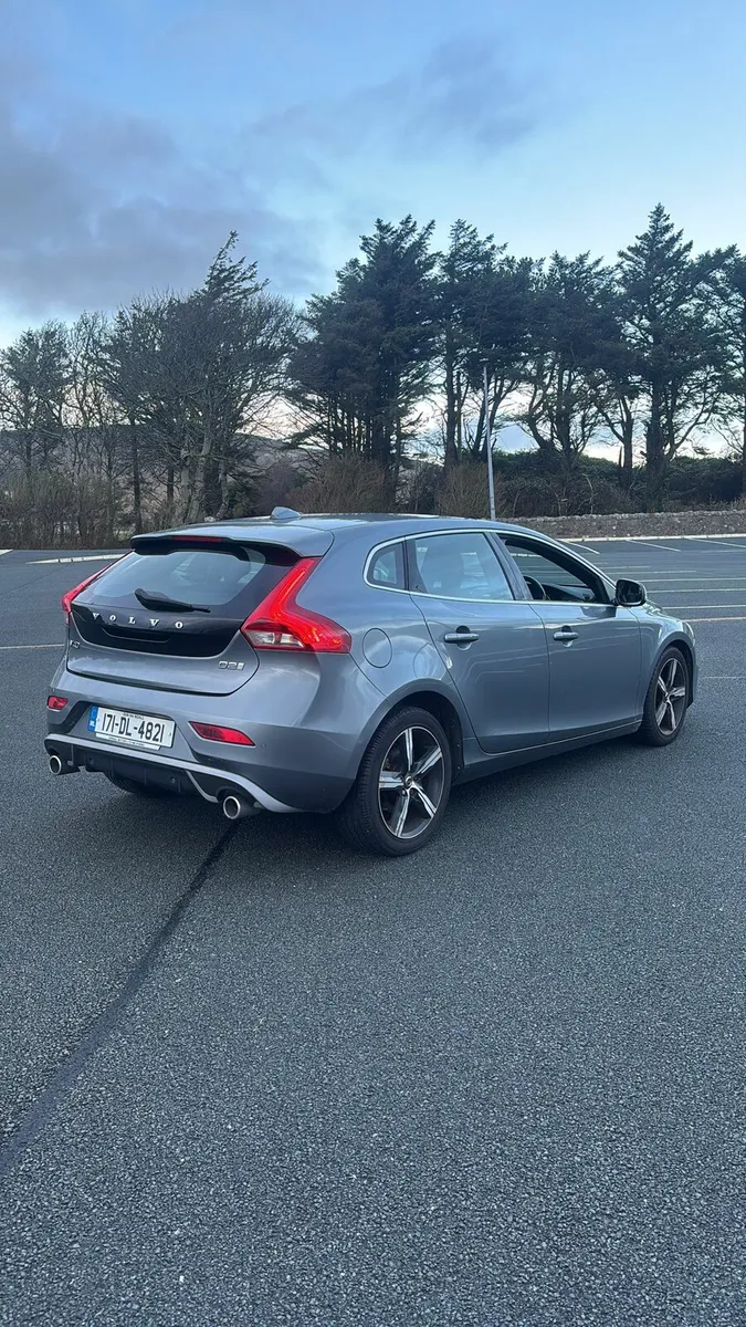 Volvo V40 D2 R Design - Image 3