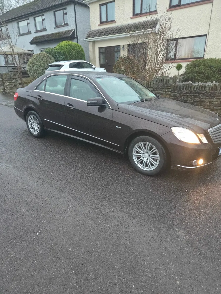 Mercedes-Benz E-Class 2011 - Image 4