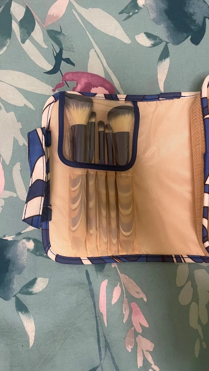 New case with brushes - Image 3