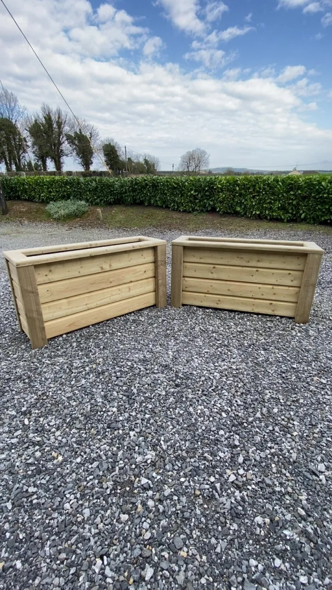 Wooden Garden Furniture - Planter box / flower pot - Image 4