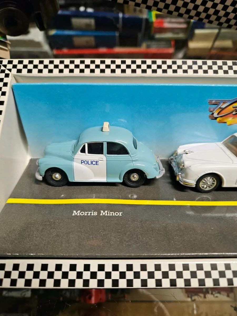 Corgi Police Car Set - Image 3