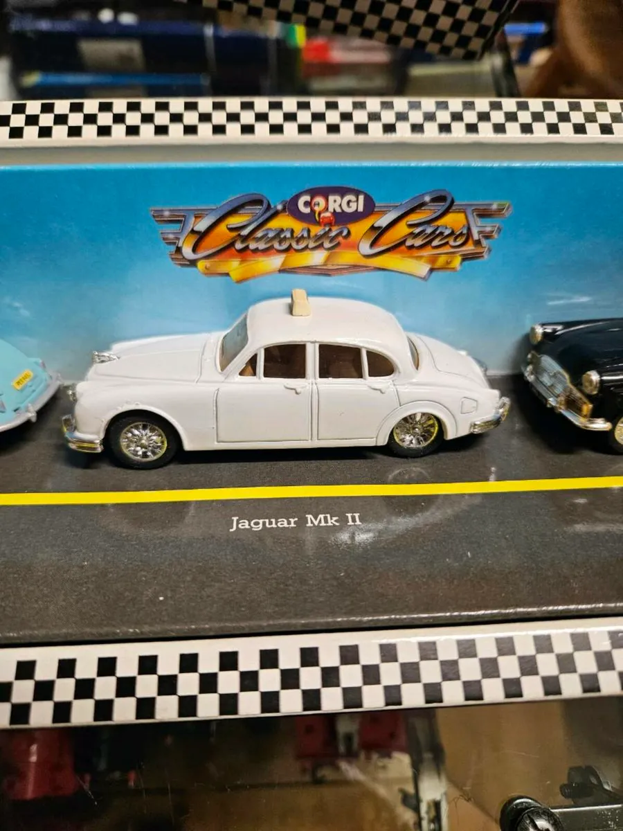 Corgi Police Car Set - Image 4