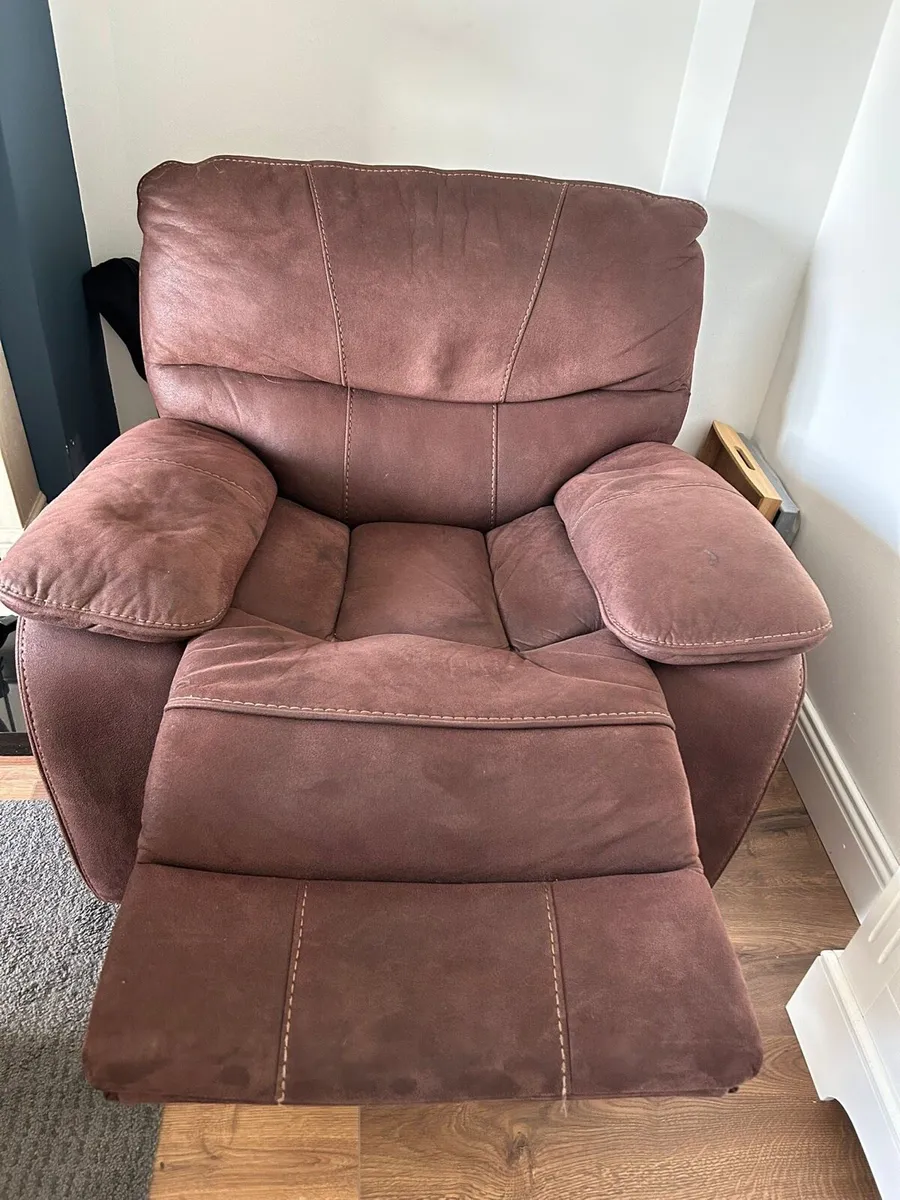 Recliner couch and recliner armchair - Image 1
