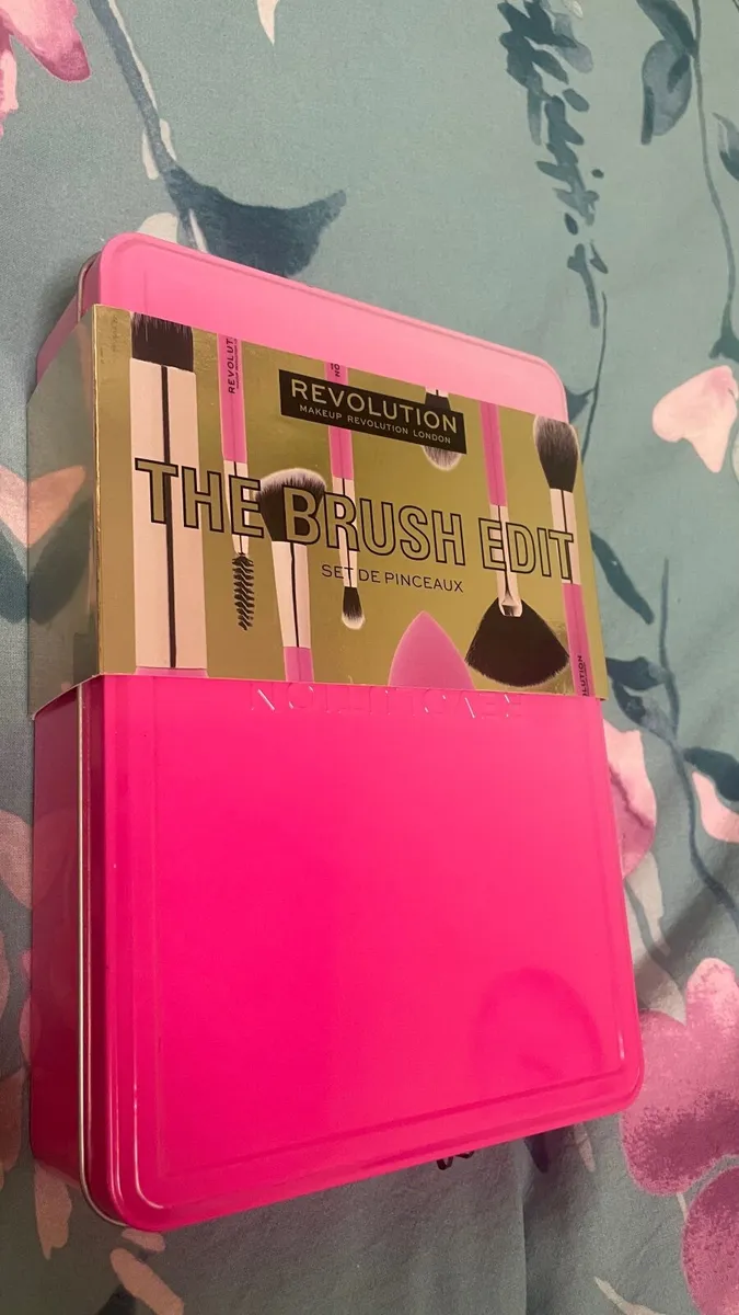 New pink brushes by revolution - Image 2