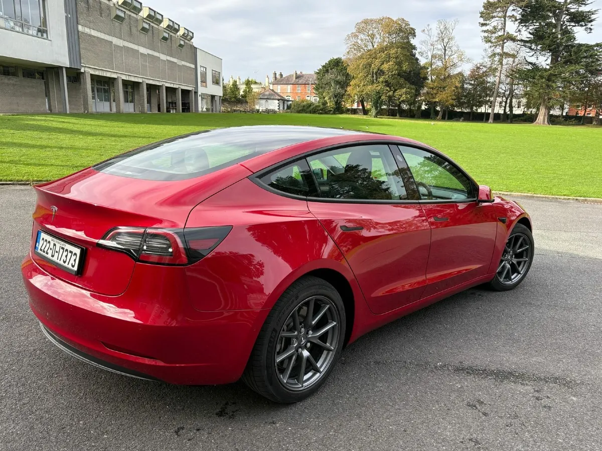 Tesla Model 3 2022 - Image 2