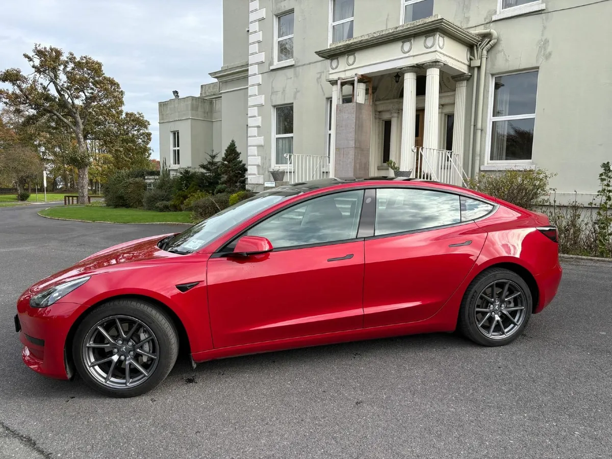 Tesla Model 3 2022 - Image 4