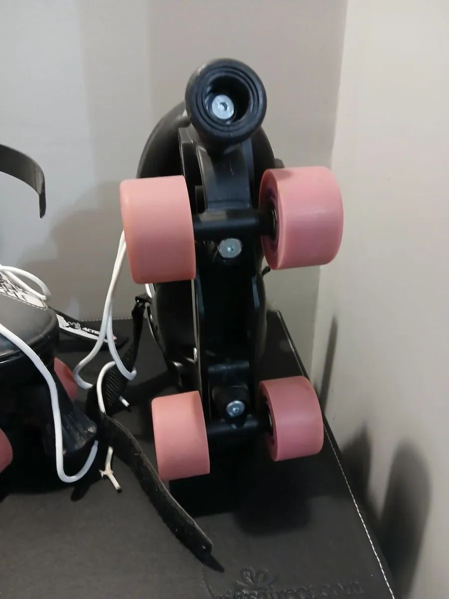 roller skates - Image 2