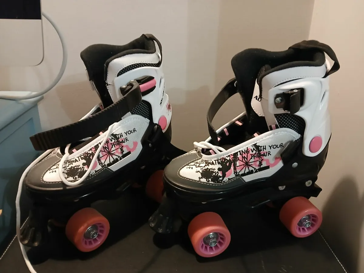 roller skates - Image 3