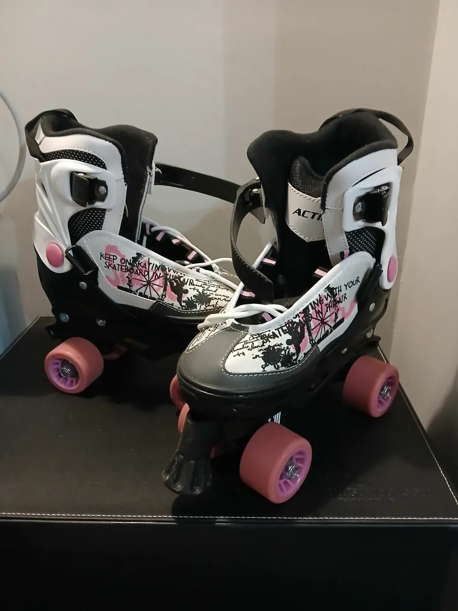 roller skates - Image 1