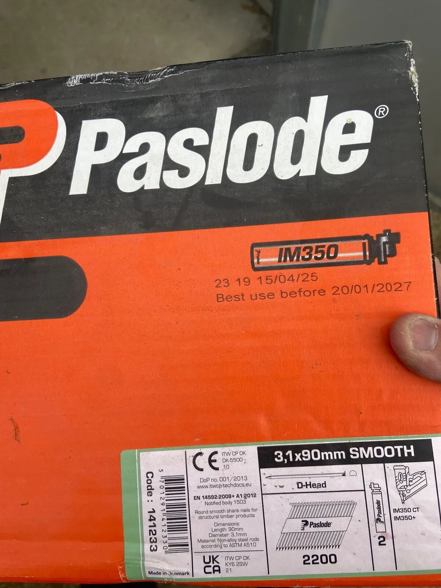 Paslode gas and nails combo - Image 1