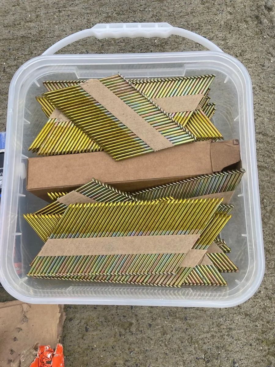 Paslode gas and nails combo - Image 3