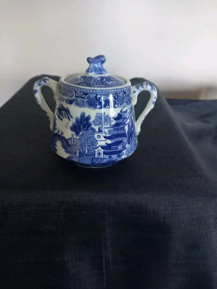 Blue Willow Sugar Bowl With Lid - Image 1