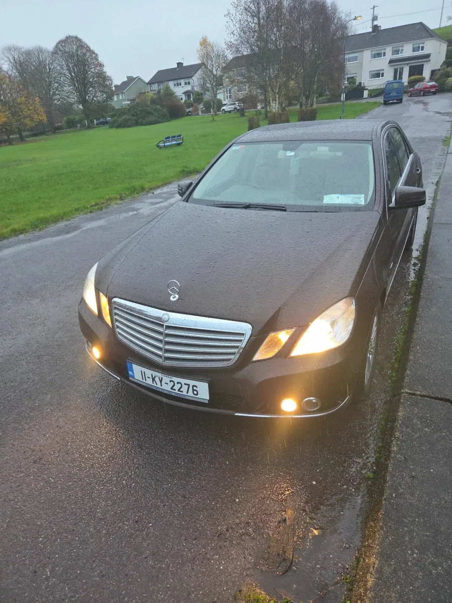 Mercedes-Benz E-Class 2011 - Image 1