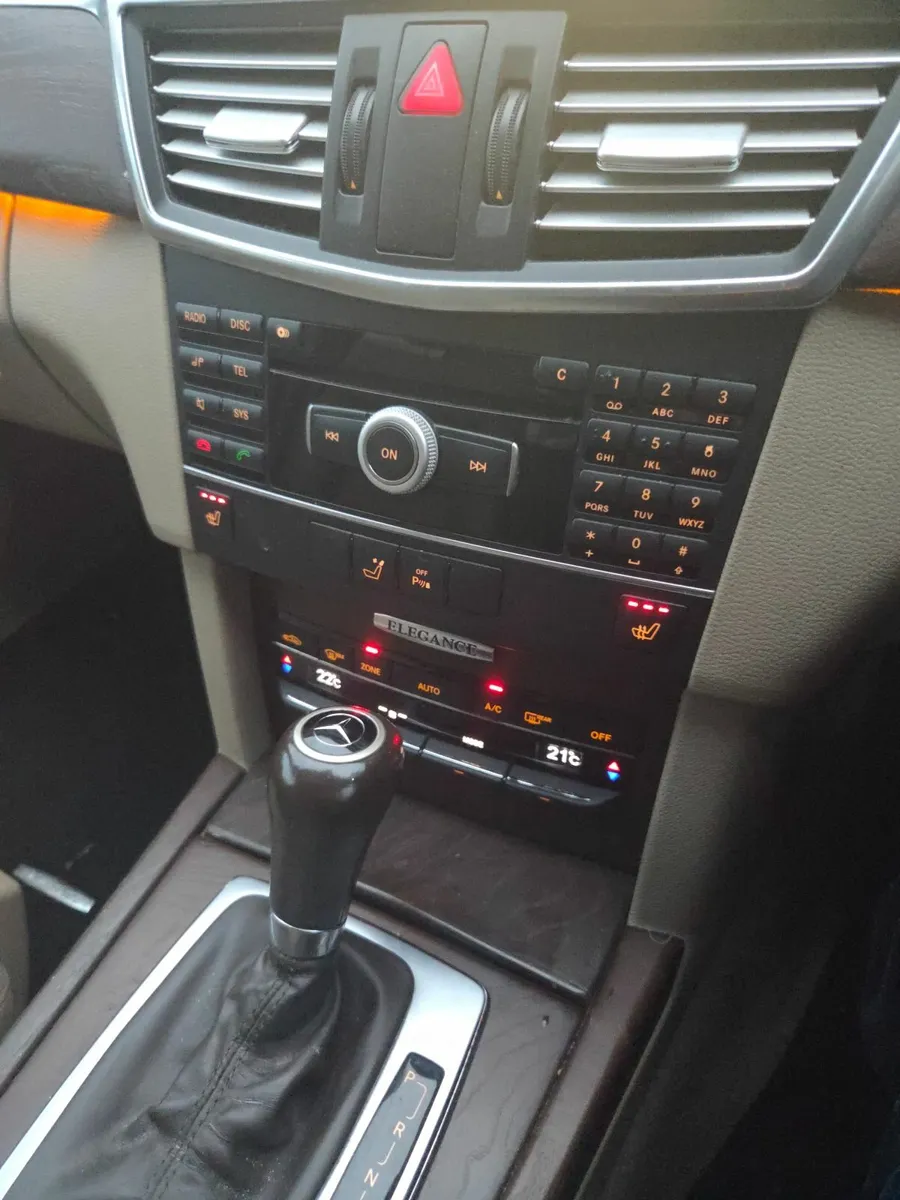 Mercedes-Benz E-Class 2011 - Image 2