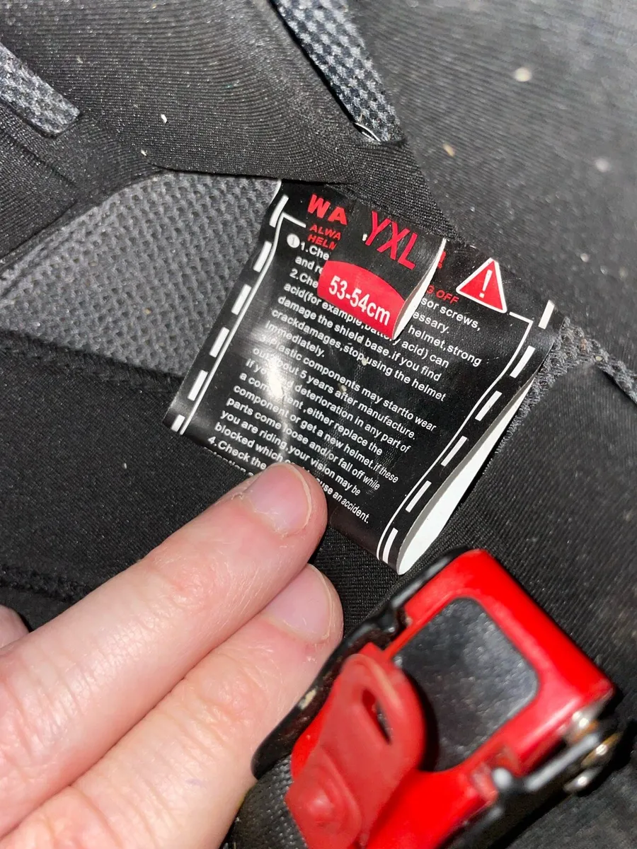 2 x Wulfsport XL Youth Moto Helmets - Image 3