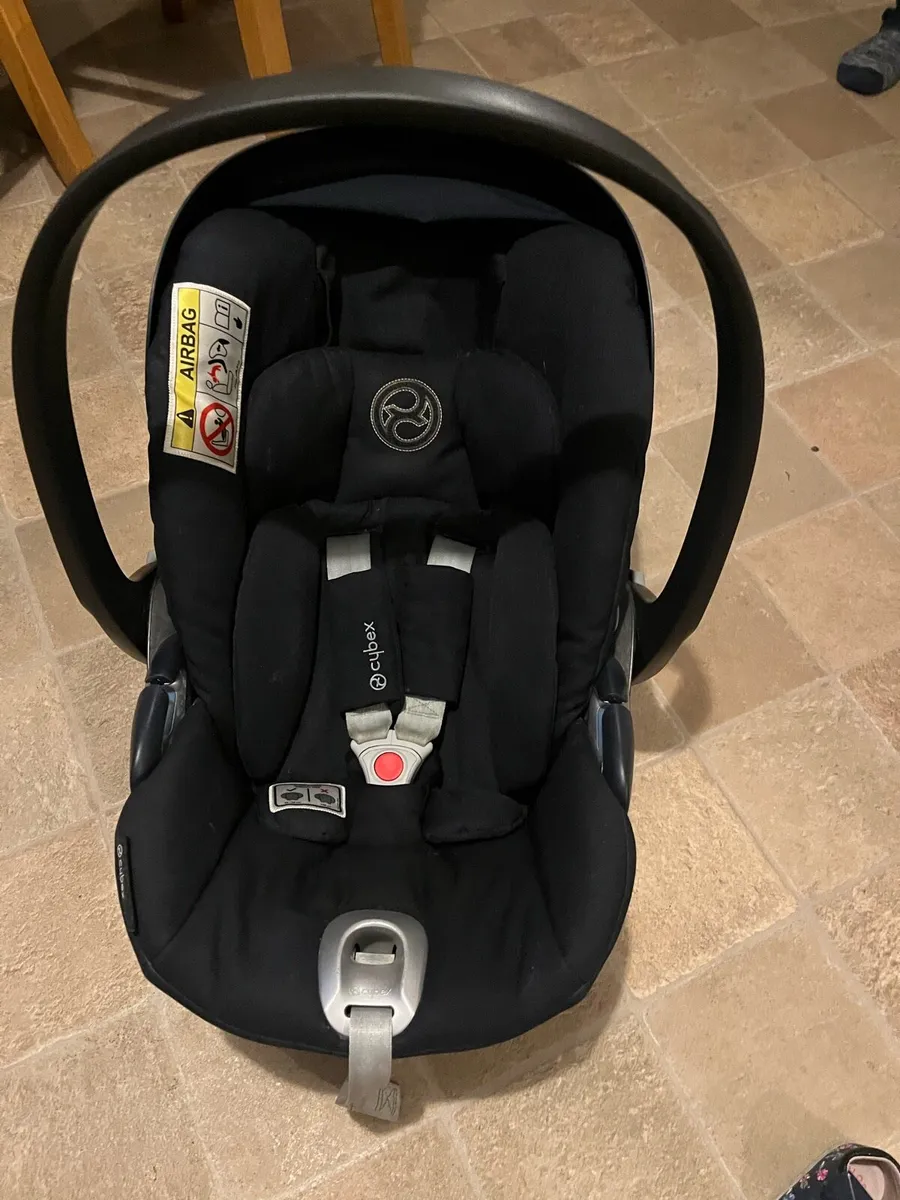 Cybex Could Z plus Car seat and Base - Image 4