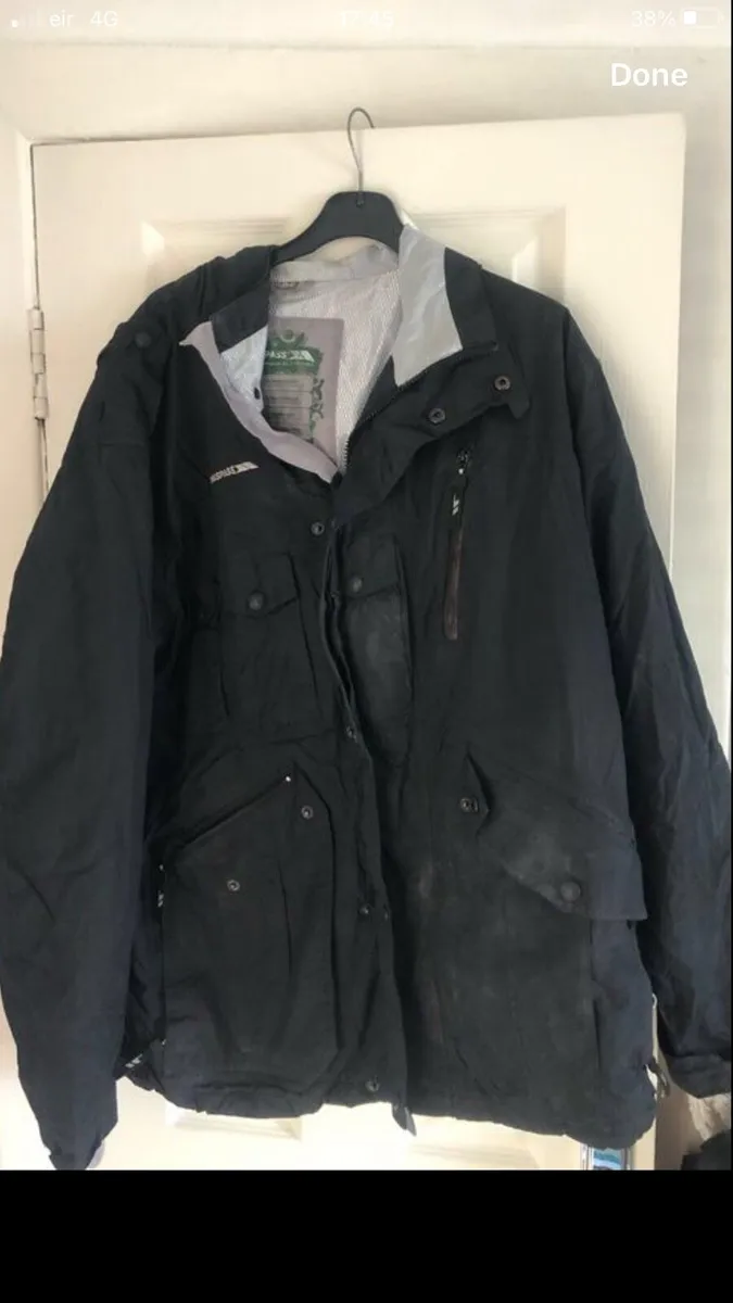 Mens trespass jacket size M €25 - Image 1