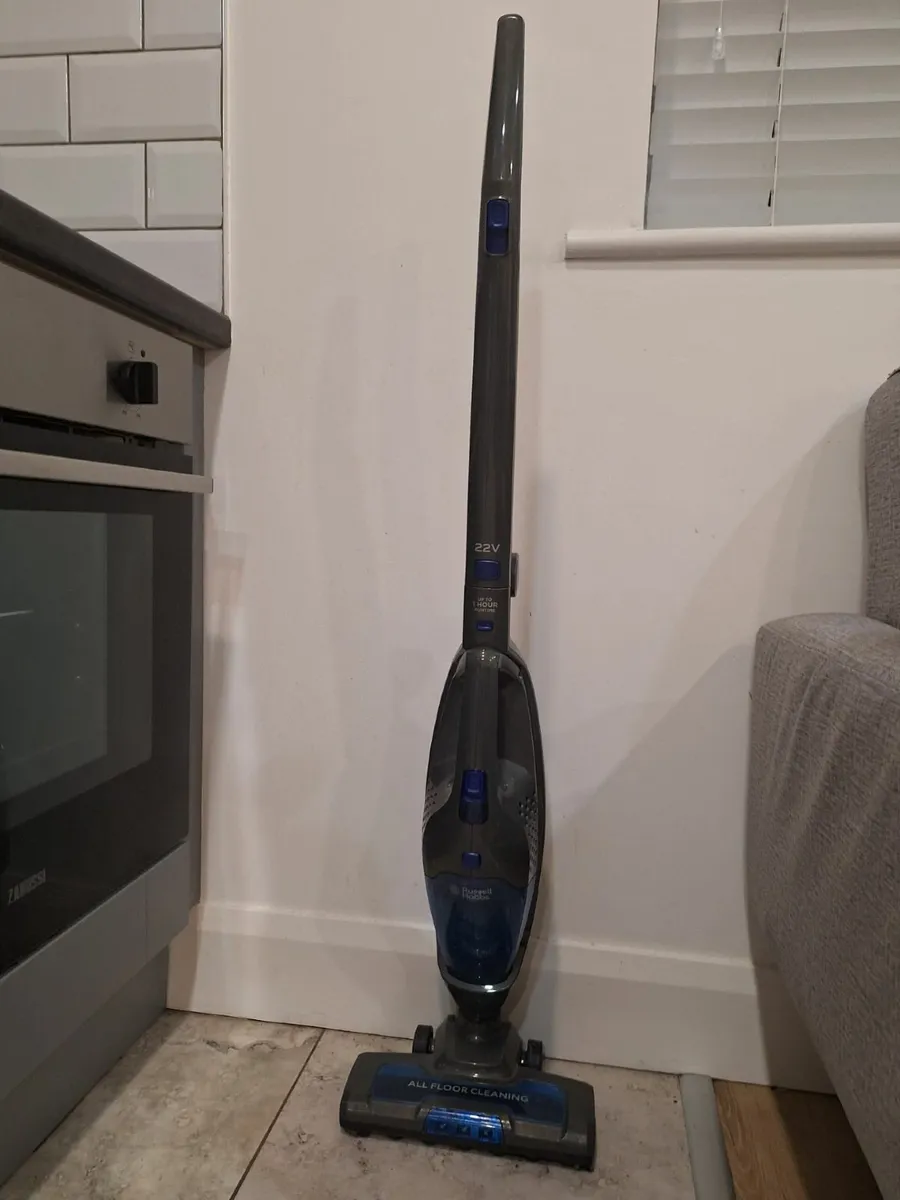 Russell Hobbs 22 V cordless vacuum cleaner - Image 1