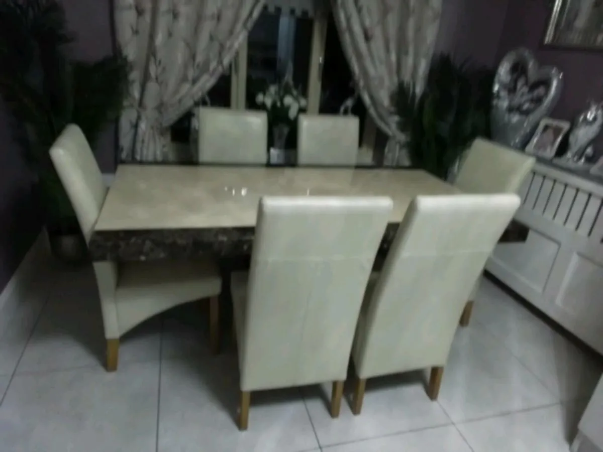 Marble table and chairs - Image 1