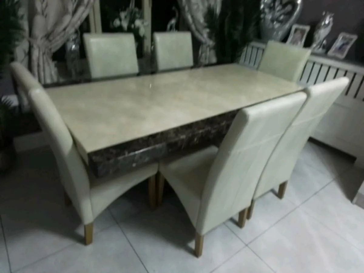 Marble table and chairs - Image 2