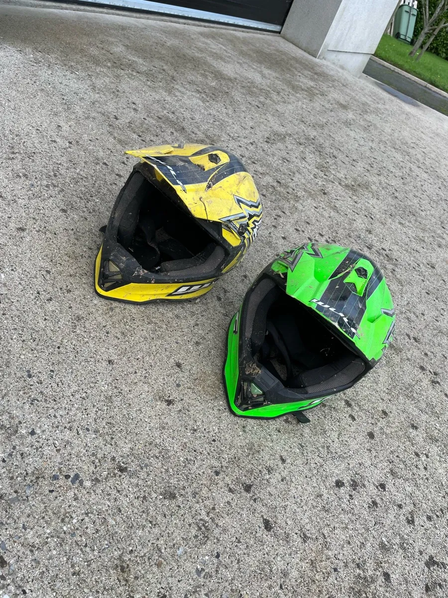 2 x Wulfsport XL Youth Moto Helmets - Image 2