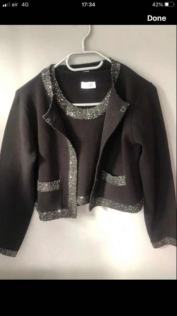 Ladies stunning two piece suit €20 - Image 1