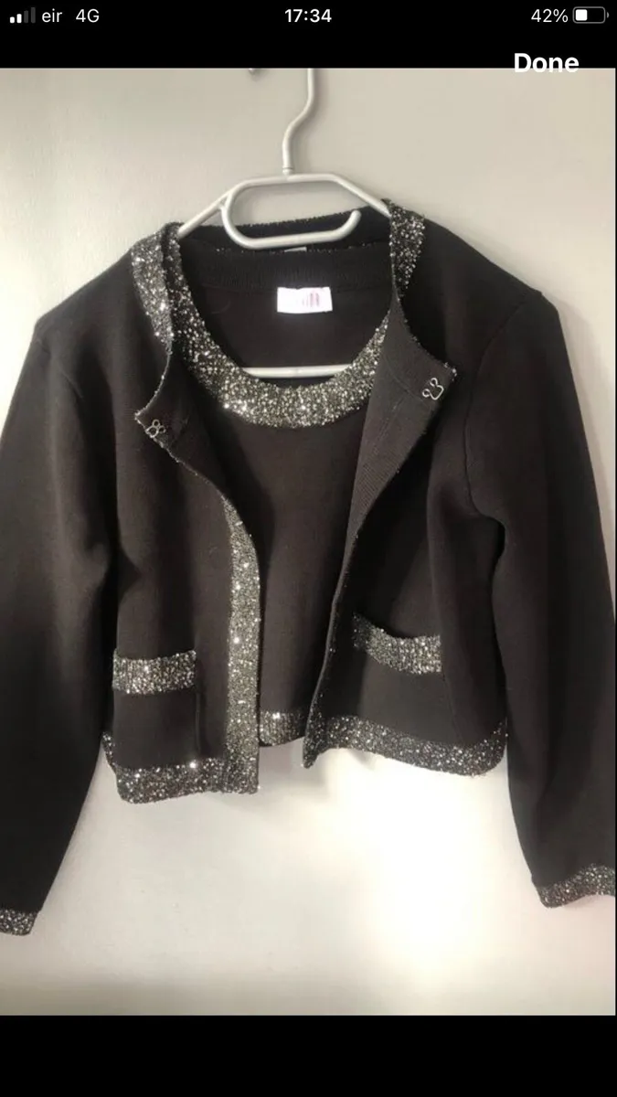 Ladies stunning two piece suit €20 - Image 2