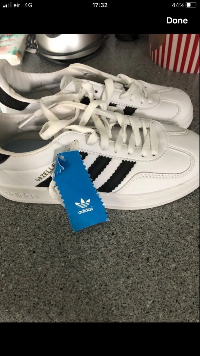 Boys BNWT adidas trainers size 2 €25 - Image 2