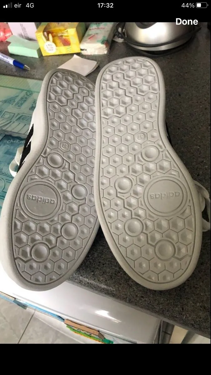 Boys BNWT adidas trainers size 2 €25 - Image 3