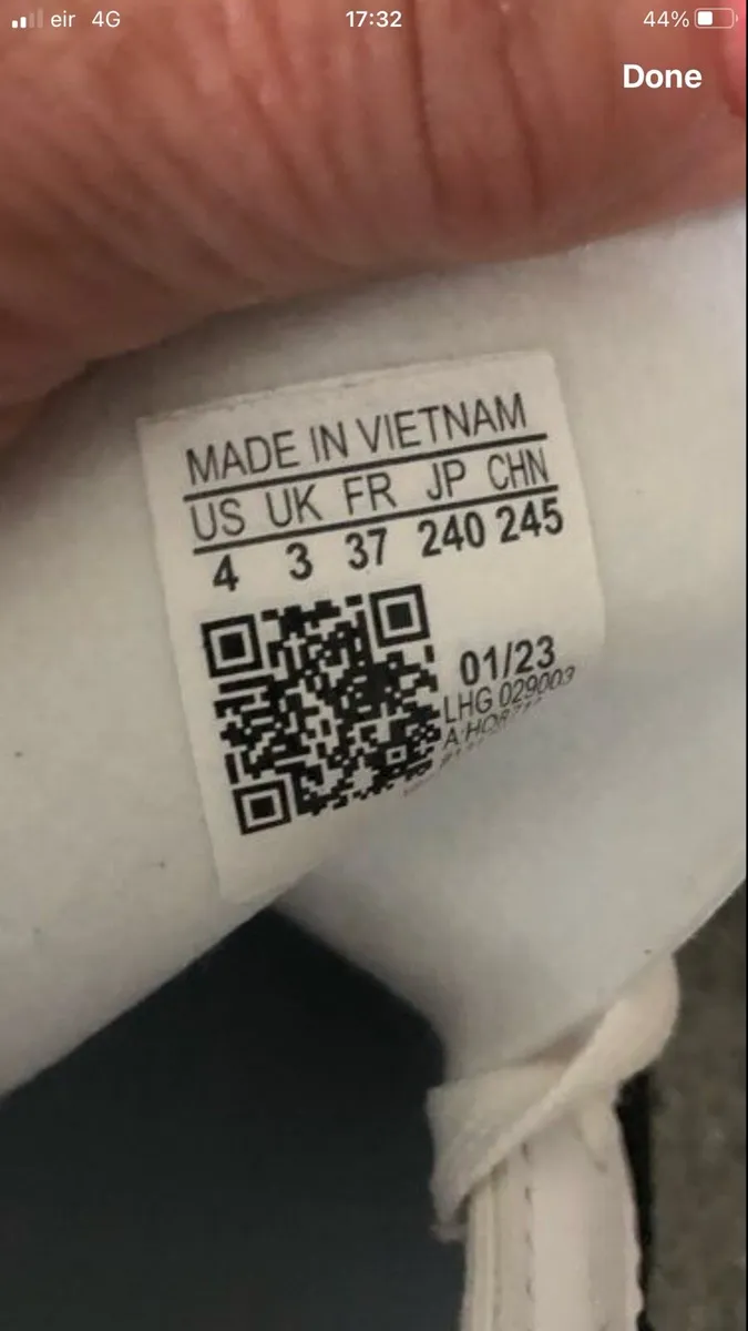 Boys BNWT adidas trainers size 2 €25 - Image 4